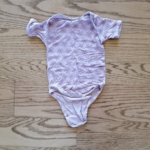 kate quinn Other - *3 for $20*Kate Quinn 3-6M pin wheel short sleeve body suit